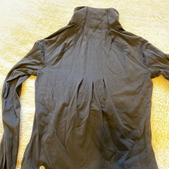 LULULEMON HALF ZIP PLEAT BACK PULLOVER - Picture 6 of 7